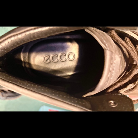 ECCO Leather Lace-Up High Top Sneaker.  Like New - Picture 3 of 9